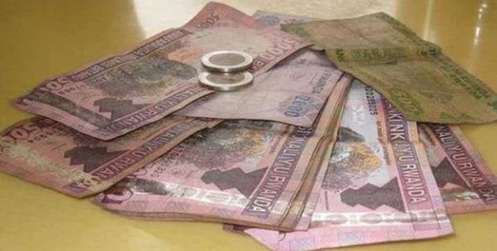 Itorero Des Amis ryemera ko Pasiteri waryo yatekeye umutwe abaturage rikabizeza kuzabishyura.