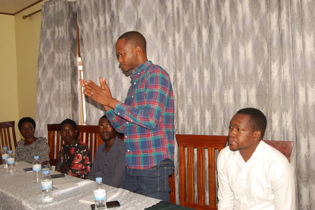 Bizimana Jean Damascene asanga ntawe ukwiye guhezwa kuri serivisi runaka, agasaba ko imbogamizi zikiriho mu ikoreshwa ry