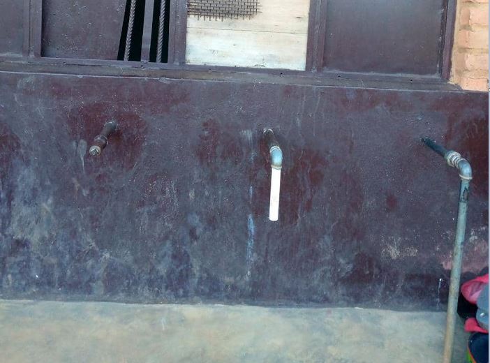 Bamwe mu begerejwe iri vomero rya Nyakabanda bavuga ko amazi yaryo ahenze