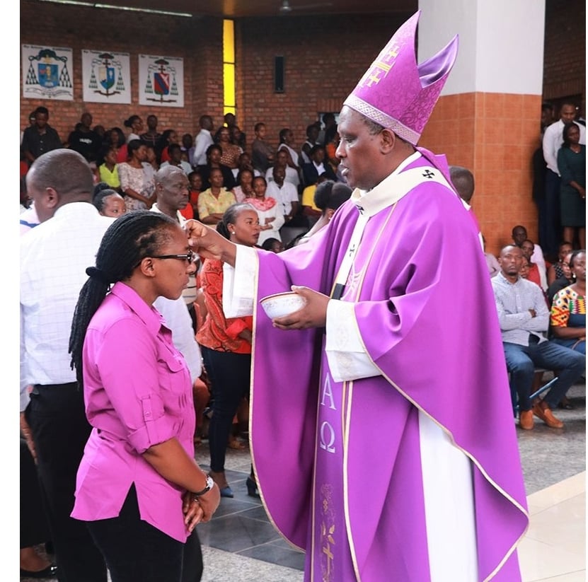 Ku wa Gatatu mutagatifu ni umunsi wo gusigwa ivu utangira igisibo