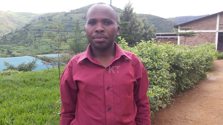 Umuyobozi wa Cyondo Technical School, Iyakaremye Dieudonne, avuga ko abura abarimu 4 n'abashinzwe imyifatire y'abanyeshuri 2.