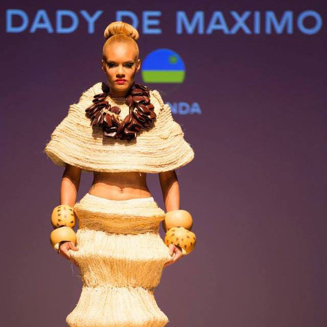 Iyi myambaro nayo ni imwe mu mideli ya Dady de Maximo.