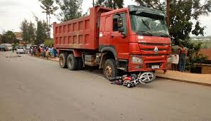 Iyi moto yamunukaga i Gahogo idepasa nabi ihita yinjira mu mapine ya Howo ihitana abari bayiriho