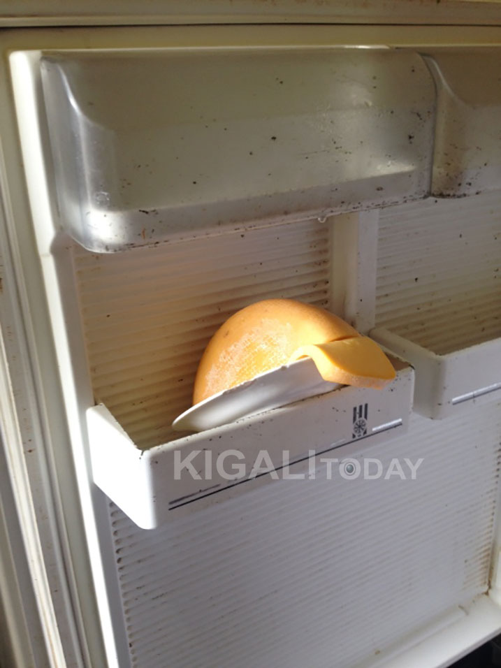 Iyi Fraumage bagaburira abakiriya basanze ibitse muri Firigo yatoye umugese.