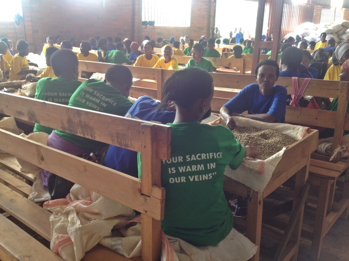 Iyo mipira iba iriho ubutumwa buvuga ngo Ubwitange bwanyu turacabuzirikana no mu mitsi yacu.