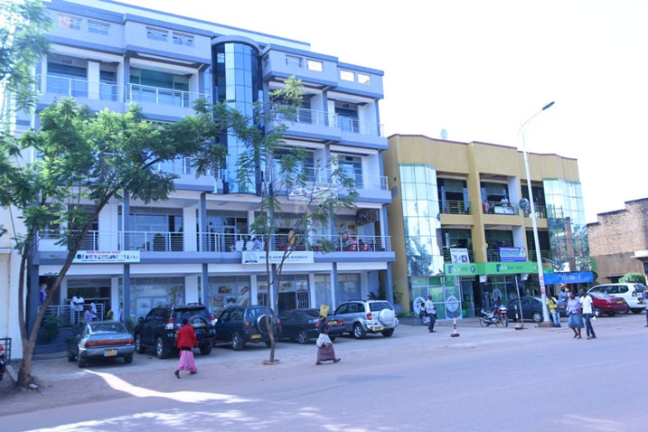 Izi nyubako ziteganye na Hotel Ibis mu Mujyi wa Huye.