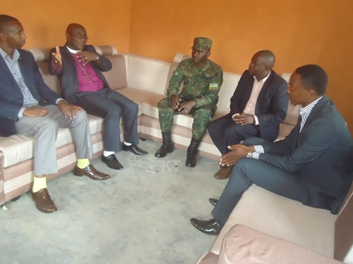 Izi ntebe abayobozi bicayeho nzo abarangije muri VTC bikoreye.