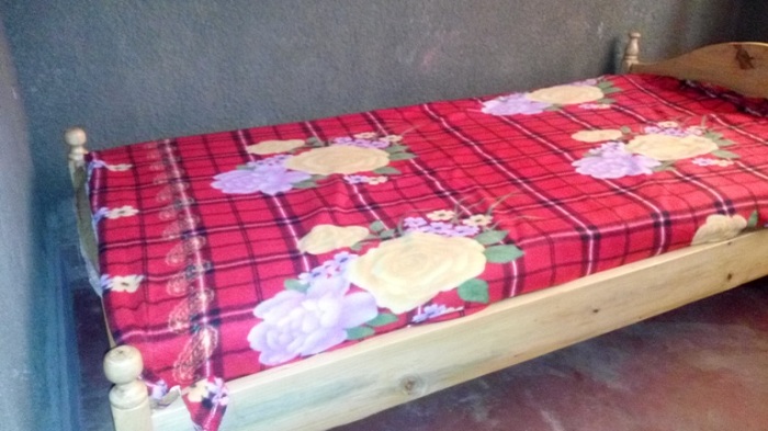 Izi nzu bazihawe zirimo n'ibikoresho by'ibanze harimo ibitanda n'imifariso