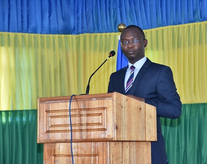 Habarurema avuga ko kuba u Buyapani bwarubakiye abanyeshuri b'abakobwa aho baryama bizateza imbere uburezi bwabo