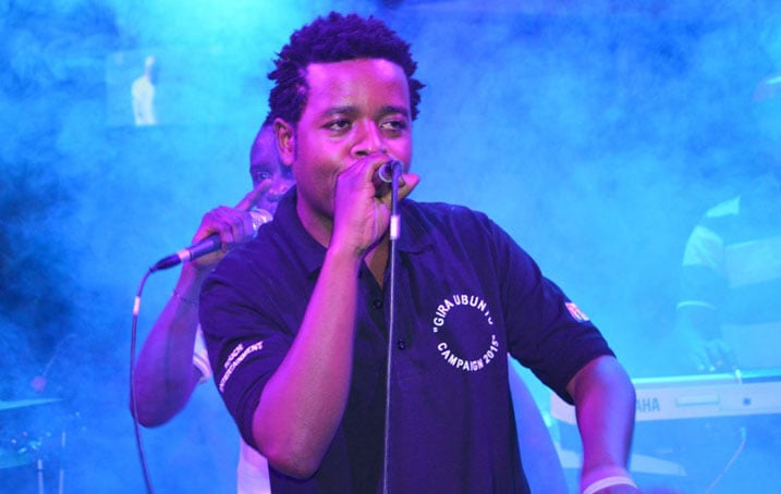 Jay Polly nawe yifuza ko amashusho ya "Too Much" yasubirwamo ariko ngo uwayatunganyije arabyanga 