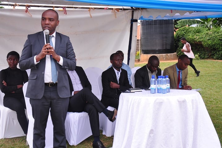Jean Baptiste Tuyizere uyobora Authentic International Academy avuga ko iyo bigisha baba bashaka n