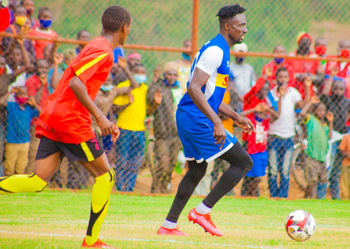 Umukino wahuje Rayon Sports na Alpha Fc nawo wahagaritswe utarangiye, abari inyuma y'uruzitiro batunzwe urutoki