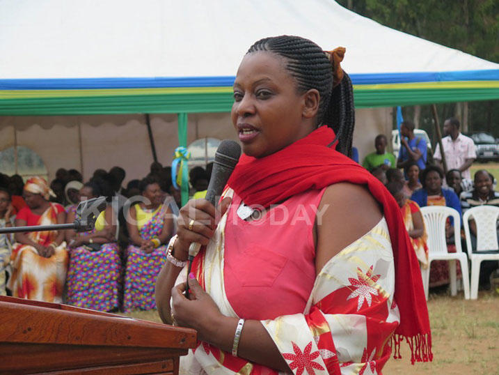 Jeanne Izabiriza avuga ko atabona amagambo yo gushimira Inkotanyi.