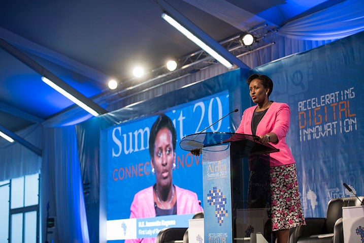 Mme Jeannette Kagame atanga ikiganiro muri Transform Africa 2015.
