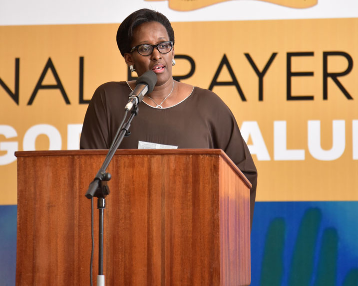 Madame Jeannette aganiriza urubyiruko rw'abayobozi ku miyoborere myiza.