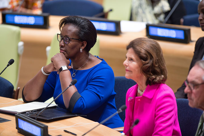 Jeannette Kagame yabasobanuriye kandi ko ibibazo abana b'u Rwanda banyuzemo bituma u Rwanda rwita by'umwihariko ku burenganzira bw'umwana.
