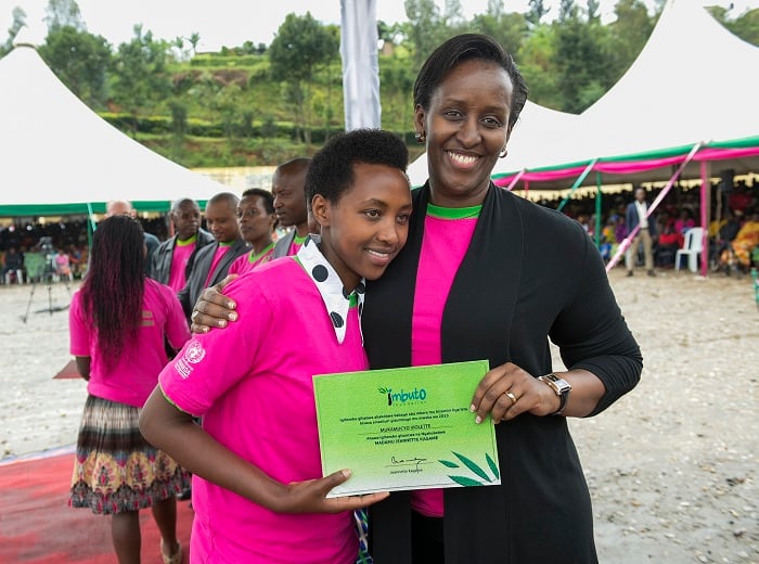 Ubwo Madame Jeannette Kagame yahembaga Inkubito z