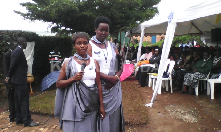 Jeannette Nikuze, uwo ufite mokoro, avuga uko byamugendekeye mu gihe cya Jenoside.