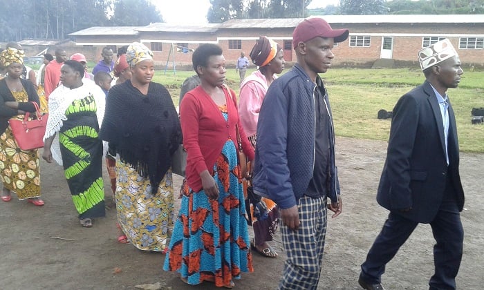 Ababyeyi barerera muri iryo shuri na bo bakoranye akarasisi n'abana babo