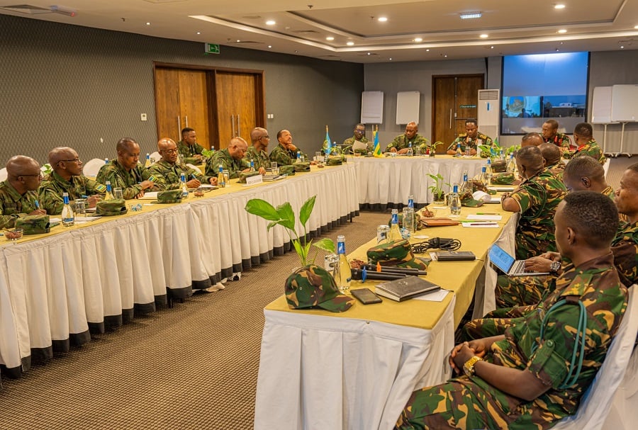 Ingabo z'u Rwanda n'iza Tanzaniya zaganiriye ku kwimakaza umutekano ku mipaka