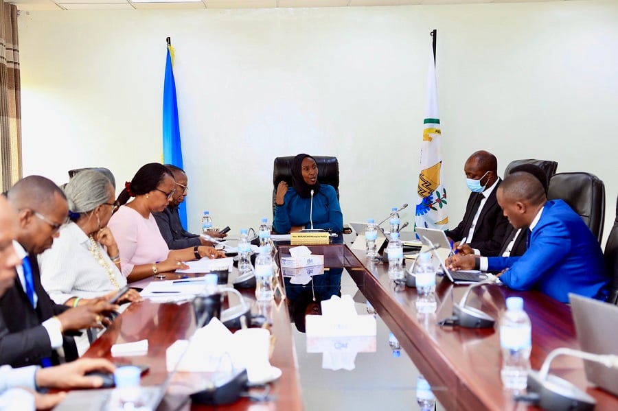 Minisitiri w'Ibikorwa Remezo, Dr. Jimmy Gasore mu biganiro n'Abasenateri ku kurwanya impanuka