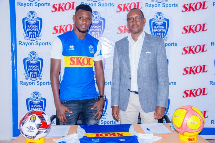 Rutahizamu Sunday Jimoh Oni na Perezida wa Rayon Sports Uwayezu Jean Fidele