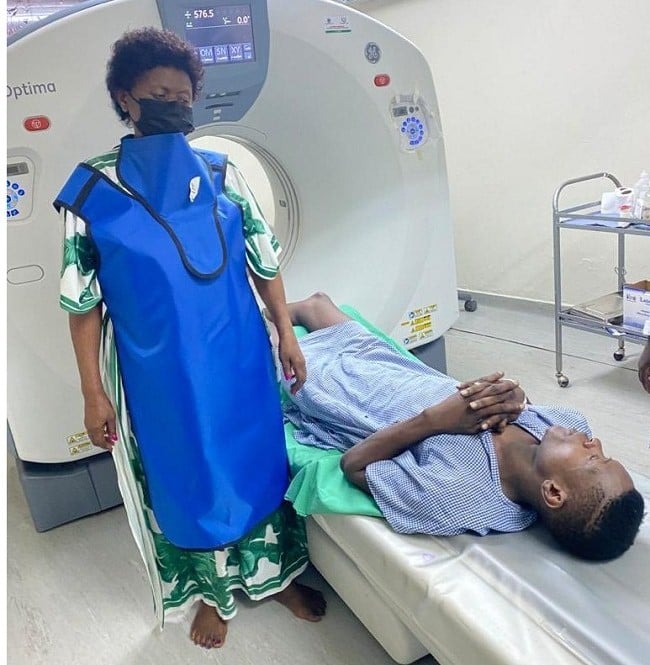 Chameleone ari kumwe n'umubyeyi we kwa muganga