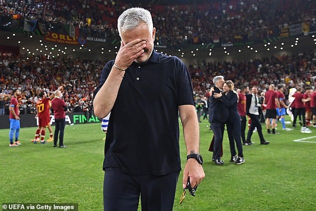 Jose Mourinho yarize amarira y