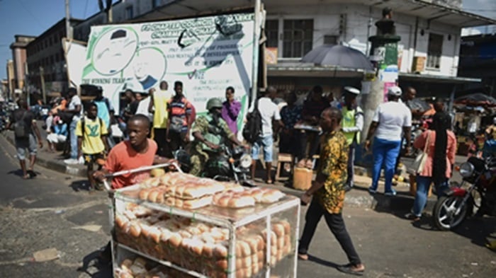 Abaturage batangiye gusubira mu bikorwa byabo muri Freetown