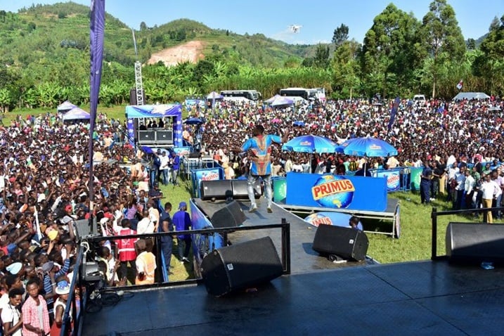 Jules Sentore mu ndirimbo gakondo.