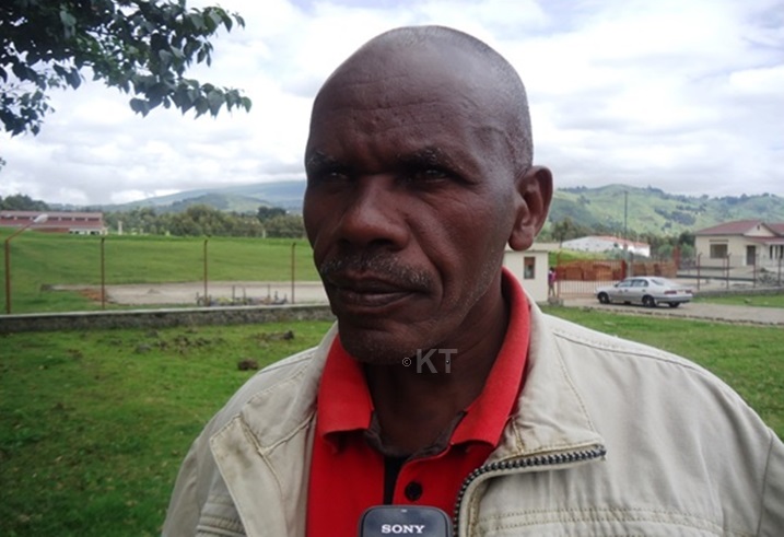 Juru Anastase uyobora umudugudu wa Kazuba ngo umugoroba w'ababyeyi ubafasha mu kwikemurira ibibazo.