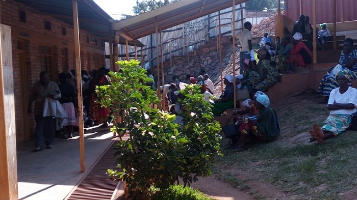 Ku bitaro bya Kabutare hivuriza abarwayi benshi, hagahora imirongo kugeza na nimugoroba kubera ubukeya bw