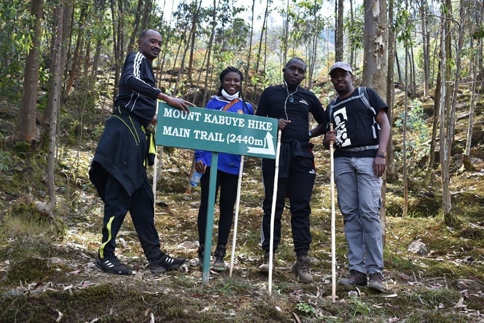 Rtd Lt Col Ndore Rulinda(ufashe ku cyapa) ni umwe mu barwanye urugamba rwo kubohora igihugu