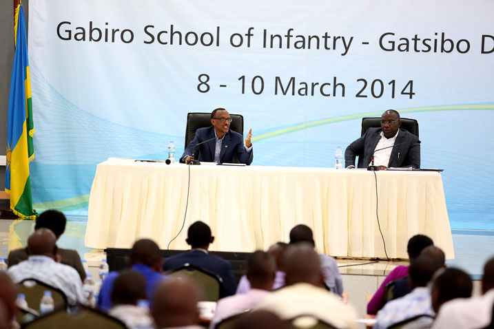 Perezida Kagame na Minisitiri w'Intebe Dr Habumuremyi bayoboye umwiherero w'abayobozi bakuru wabereye i Gabiro tariki 07-10/03/2014.