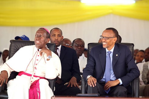 Perezida Kagame na Musenyeri Mbonyintege wa Diyoseze ya Kabgayi.