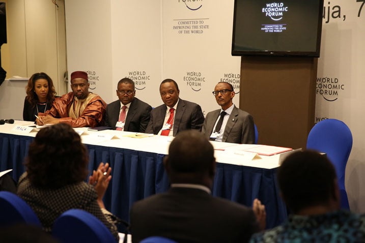 Perezida Kagame hamwe n'abandi batanze ibiganiro mu nama ku bukungu bwa Afurika.