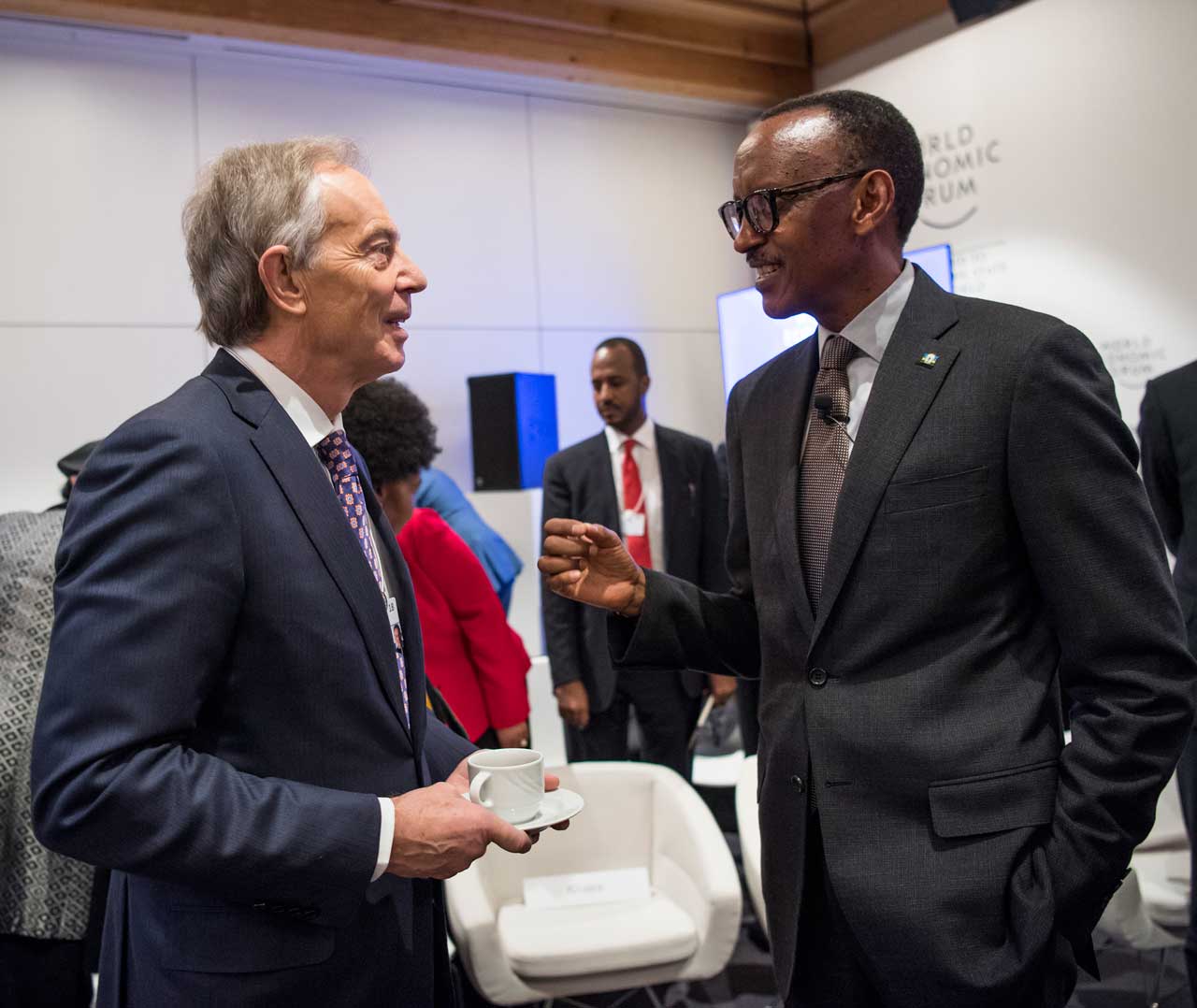 Perezida Kagame aganira na Tony Blair wigeze kuba Minisitiri w'Intebe w'u Bwongereza