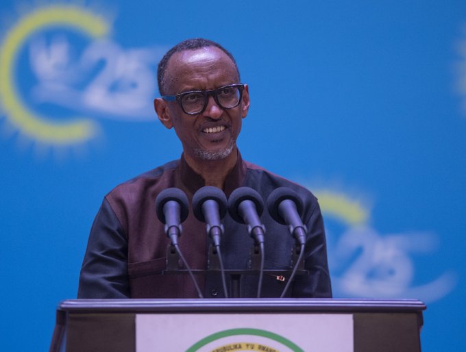 Perezida Kagame asaba abayobozi kwirinda kwirara