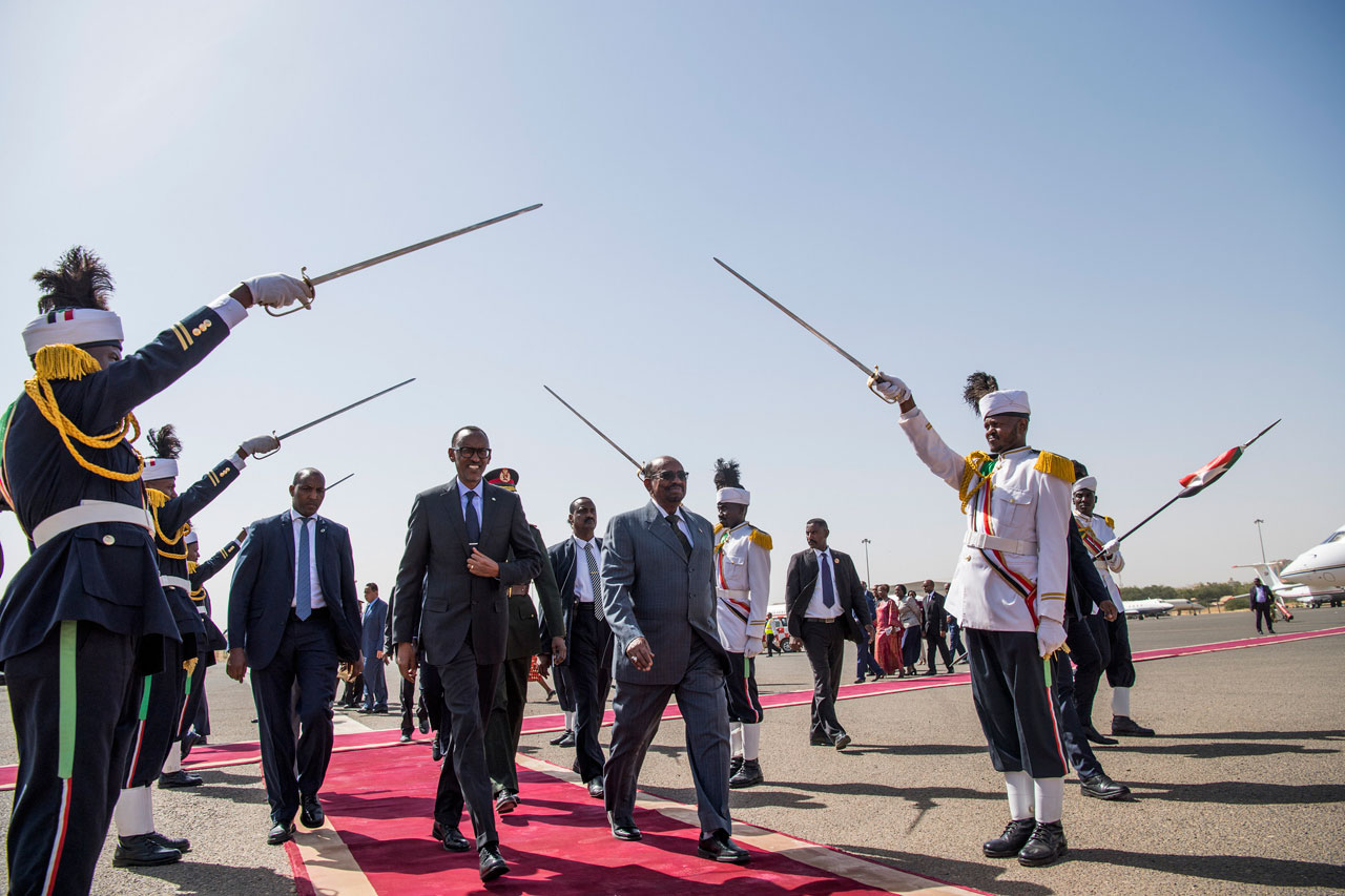 Perezida Kagame ubwo yageraga i Khartoum