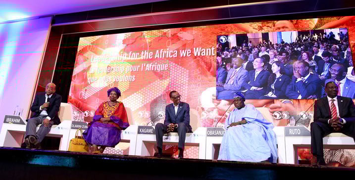 Perezida Kagame ari mu batanze ikiganiro ku miyoborere.