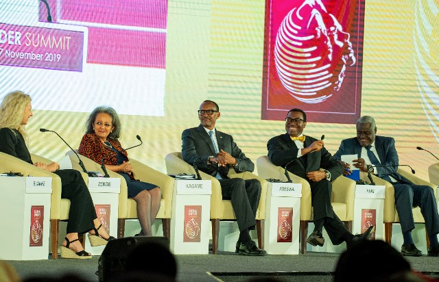 Perezida Kagame avuga ko Umugore hari intambwe ikomeye amaze gutera mu iterambere , ariko hakiri byinshi byo gukora