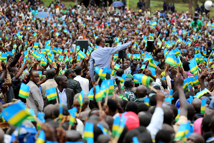 Abaturage baje kwakira Perezida Kagame ari benshi.