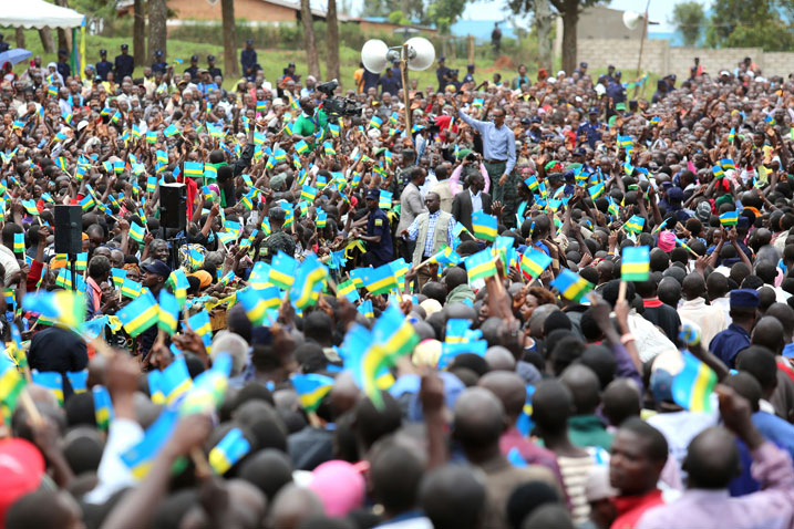 Perezida Kagame yakiranwe ibyishimo byinshi mu karere ka Kirehe.