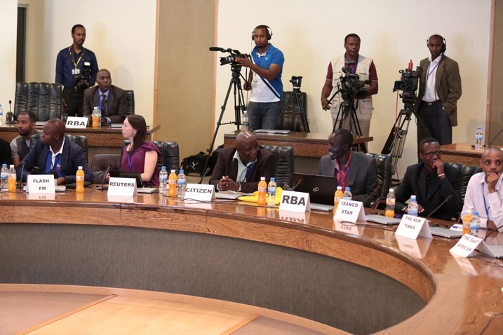 Abanyamakuru bo mu Rwanda ndetse n'abaturutse hanze bitabiriye ikiganiro na Perezida Kagame.