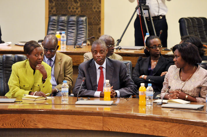 Ikiganiro cya Perezida Kagame n'abanyamakuru cyanitabiriwe n'abayobozi batandukanye barimo Minisitiri Mushikiwabo, na Kabarebe.