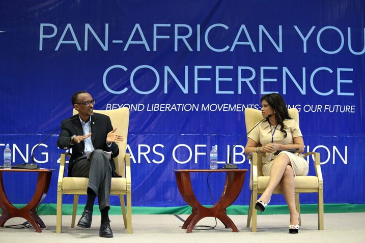 Perezida Kagame hamwe n'umunyamakuru Julie Gichuru wayoboye ikiganiro.