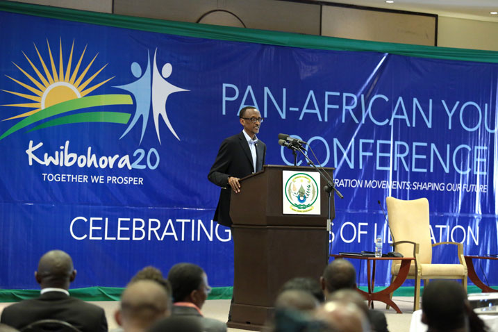 Perezida Kagame aganiriza urubyiruko rwitabiriye ihuriro Pan-African Youth Forum.