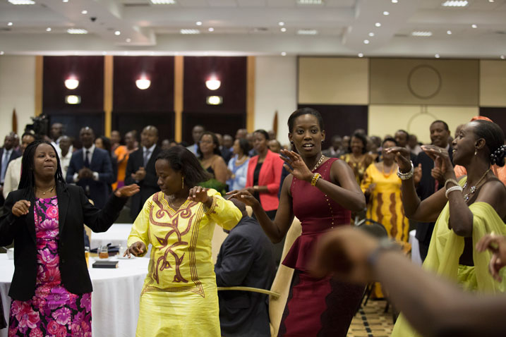Abitabiriye amasengesho baryohewe banacinya akadiho.