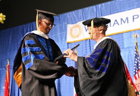 Perezida Kagame ashyikirizwa impamyabumenyi y'ikirenga “the Honorary Doctorate of Humane Letters”.