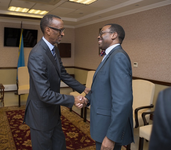 Perezida Kagame mu bihe bishize ubwo yakiraga i Kigali Perezida wa BAD/AfDB n'intumwa bari kumwe (Ifoto: Village Urugwiro)